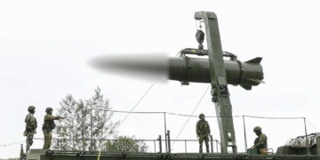 Artificieri neutralizzano a Kiev la testata di un missile Iskander