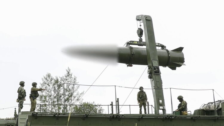 Artificieri neutralizzano a Kiev la testata di un missile Iskander