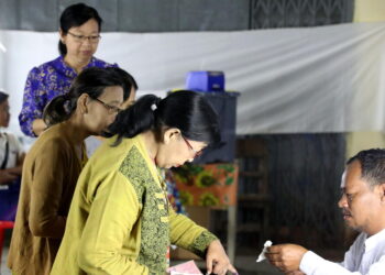 Aprono le urne in Myanmar, partito filo-militare è favorito
