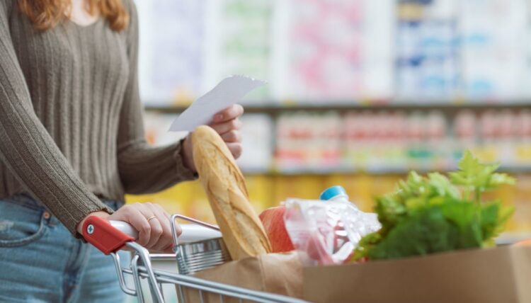 Perché fare la spesa costa di più se l’inflazione è stabile in Italia?