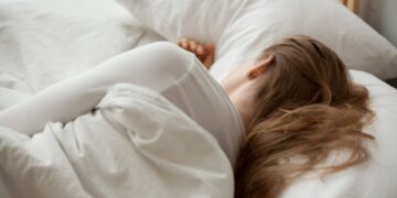 Insonnia frena i neuroni e rallenta il cervello, lo studio