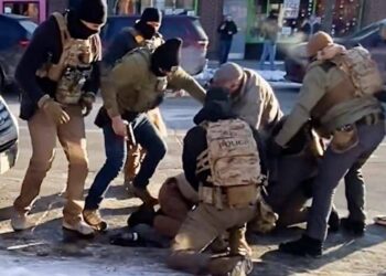 Minneapolis, Pretti ucciso da agenti: i video e la pistola, l’inchiesta. Trump: “Consegnateci immigrati illegali”