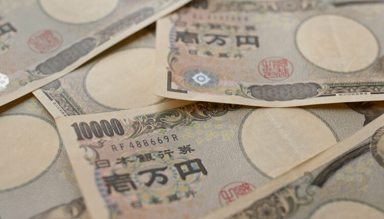 Giappone, banca centrale alza le stime di crescita e congela i tassi allo 0,75%