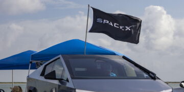 Musk fonde xAI in SpaceX per data center nello spazio