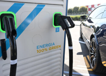 Auto elettriche, dietrofront sugli investimenti: svalutazioni per 100 miliardi di dollari