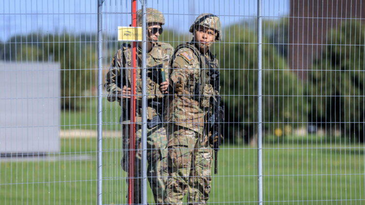 Nyt, ‘forze Usa in posizione per un eventuale attacco all’Iran’