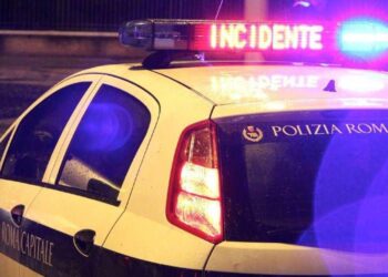 Roma, incidente tra auto e mezzo Ama: morta una donna