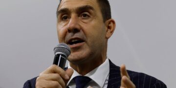 Futuro Nazionale, Vannacci registra il partito dal notaio: “Sarà lui il presidente”