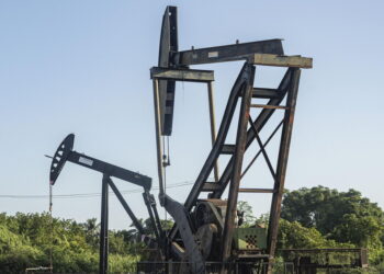 Crisi in Medio Oriente, il petrolio apre a +13% in Asia