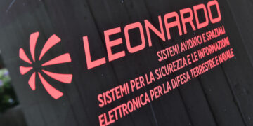 Leonardo presenta il piano industriale 2030, ricavi a 30 miliardi e strategia su AI e dati