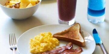La colazione ideale? Abbondante con fibre o proteine, lo studio spiega perché