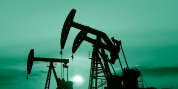 Petrolio si sgonfia con apertura Trump a Iran: volatilità resta alta