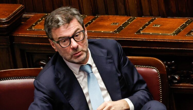 Pressione fiscale in Italia al 43,1%, nel mentre il Pil è fermo: i dati