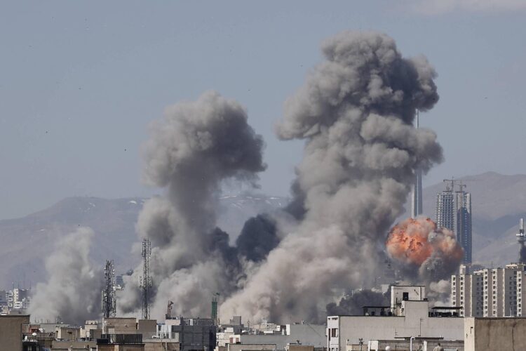 Iran, attacco Usa entra in fase 2: “Colpiremo ovunque, Teheran senza chance”