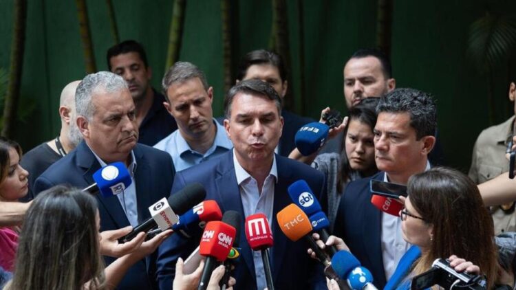 Brasile, Flávio Bolsonaro vuole 500.000 nuovi posti in carcere come El Salvador