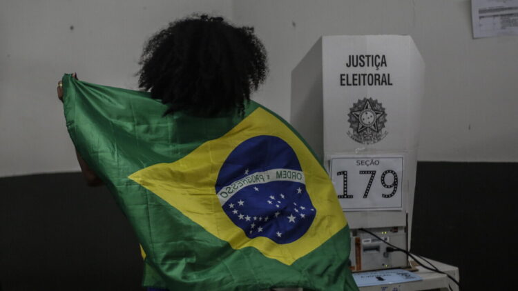 Brasile, sondaggio Quaest/Globo Flávio Bolsonaro avanti su Lula al ballottaggio