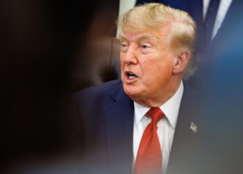 Trump firma la legge che impone nuove sanzioni contro la Russia