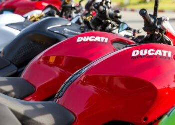 Ducati verso la cessione, Urso: “È il momento che torni italiana”. Governo pronto al Golden Power