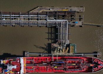 Il petrolio chiude in forte calo a New York, Wti cede il 4,50% a 95,79 dollari